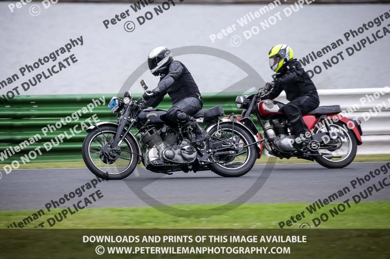 Vintage motorcycle club;eventdigitalimages;mallory park;mallory park trackday photographs;no limits trackdays;peter wileman photography;trackday digital images;trackday photos;vmcc festival 1000 bikes photographs